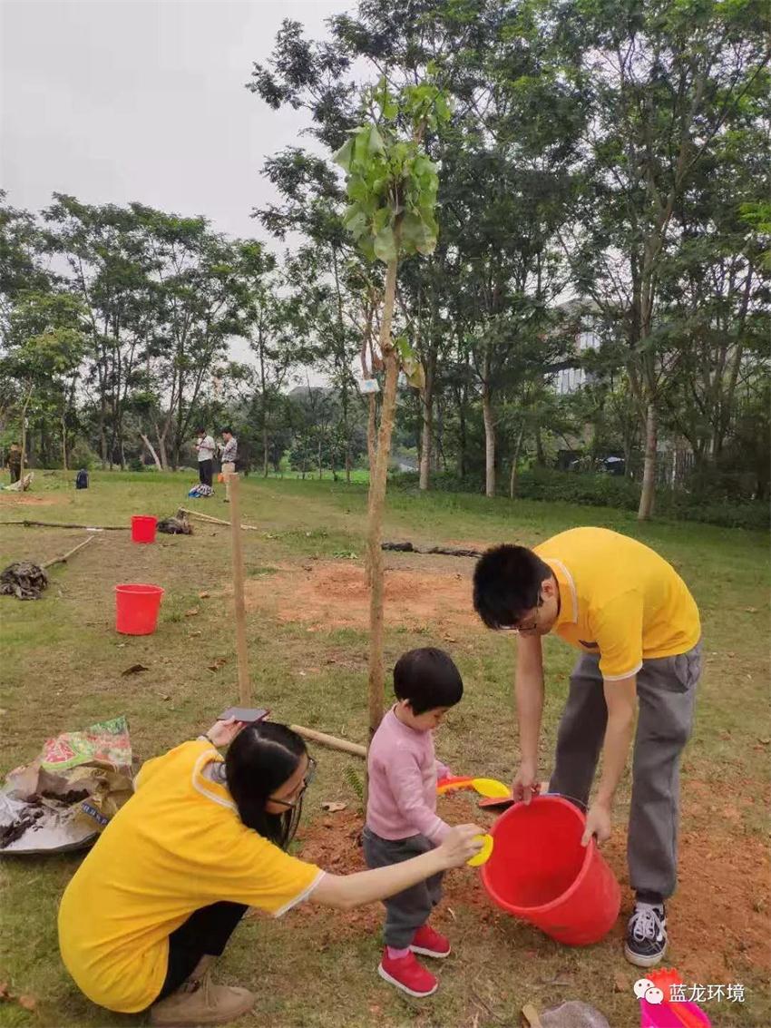 藍(lán)龍環(huán)境2019年松山湖同心林慈善植樹活動(dòng)